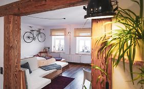Studio Apartment zur alten Post, 48qm Individualapartment mit Blick über Zittaus Altstadt, Ferienwohnung im Altstadtkern umrandet vom Zittauer Gebirge